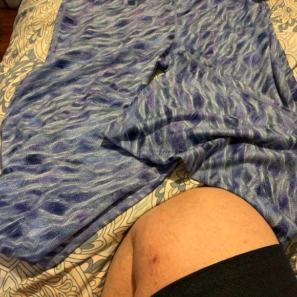 They are yoga pants - Picture 2 of 3